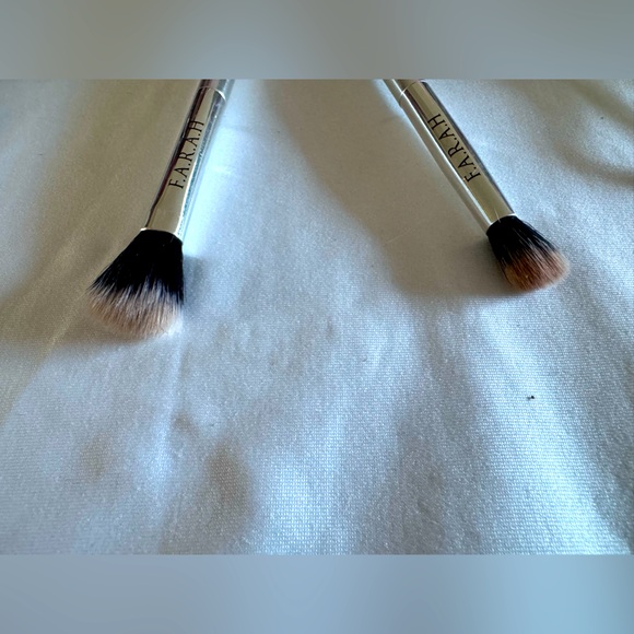 ❤️NWOT❤️F.A.R.A.H PROFESSIONAL MAKEUP BRUSHES❤️
❤️SET OF 2 BRUSHES❤️ - Picture 3 of 4